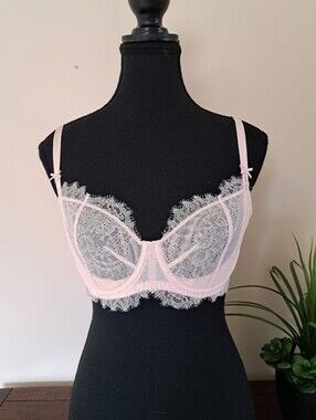 Victoria's Secret Dream Angels Pale Pink Lace Underwire Bra Size 32DD Push Up